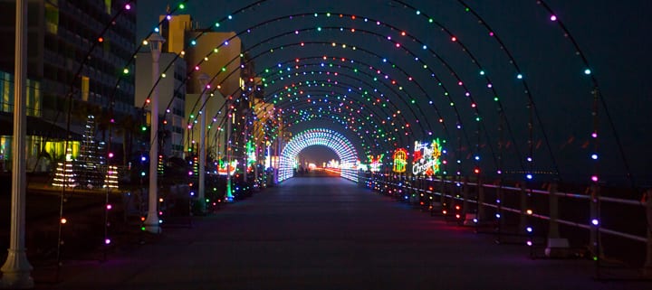 2022 Holiday Lights in Virginia Beach - Holiday Inn and Suites Virginia